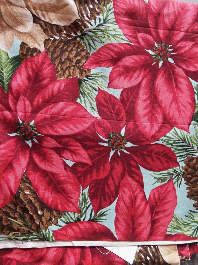 Pretty Poinsettia Quilting Cotton (110cm x 90cm)