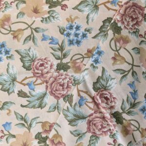 Traditional Floral Quilting Cotton (115cm x 232cm)
