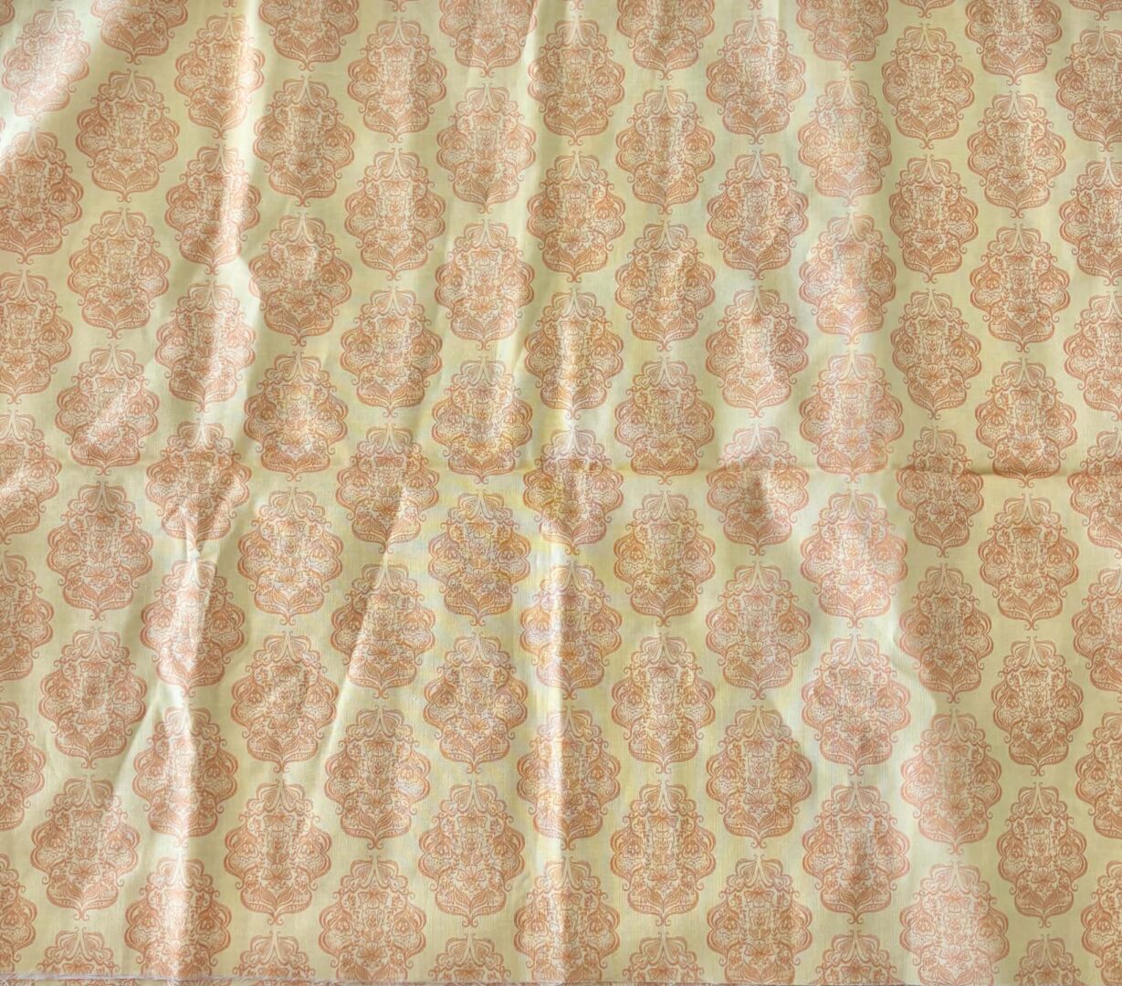 'Gratitude Blooms' by Red Rooster Fabrics Quilting Cotton. (100cm x 90cm)